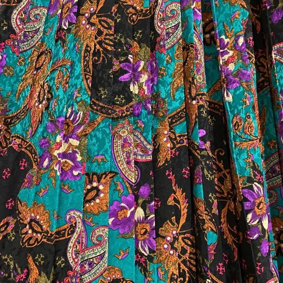 Women’s MULTI PLEATED ELASTIC PAISLEY & FLORAL PATTERN PRINT SATIN SKIRT Sz-M/L - Picture 2 of 4